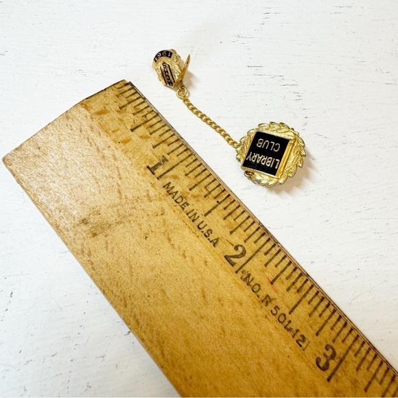 Library Club Lapel Chain Pin Vintage 1961 MCHS High School Gold Tone Gold Plate - Picture 6 of 8